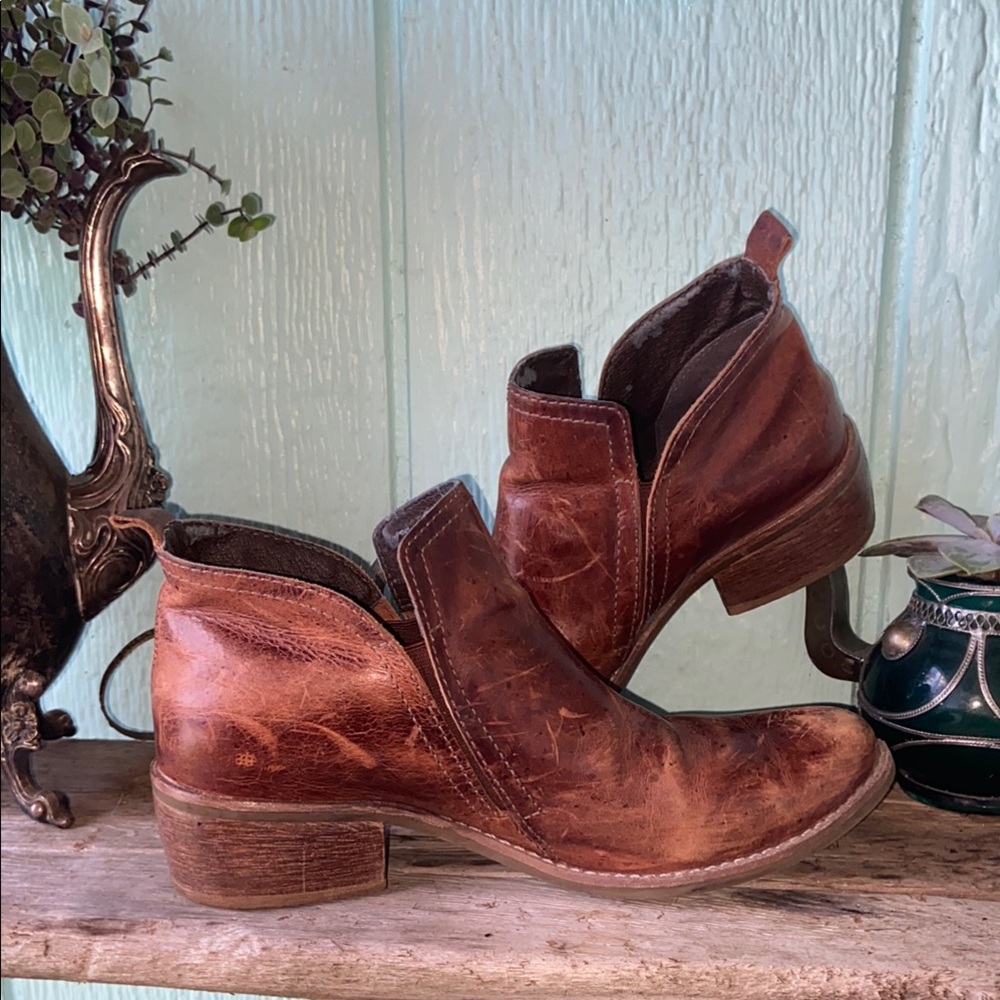Brown Ankle Boots with Stacked Heel and Elastic Panels